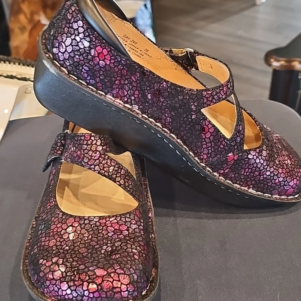 Alegria Dayana Metallic Purple Mary Jane - Picture 4 of 7